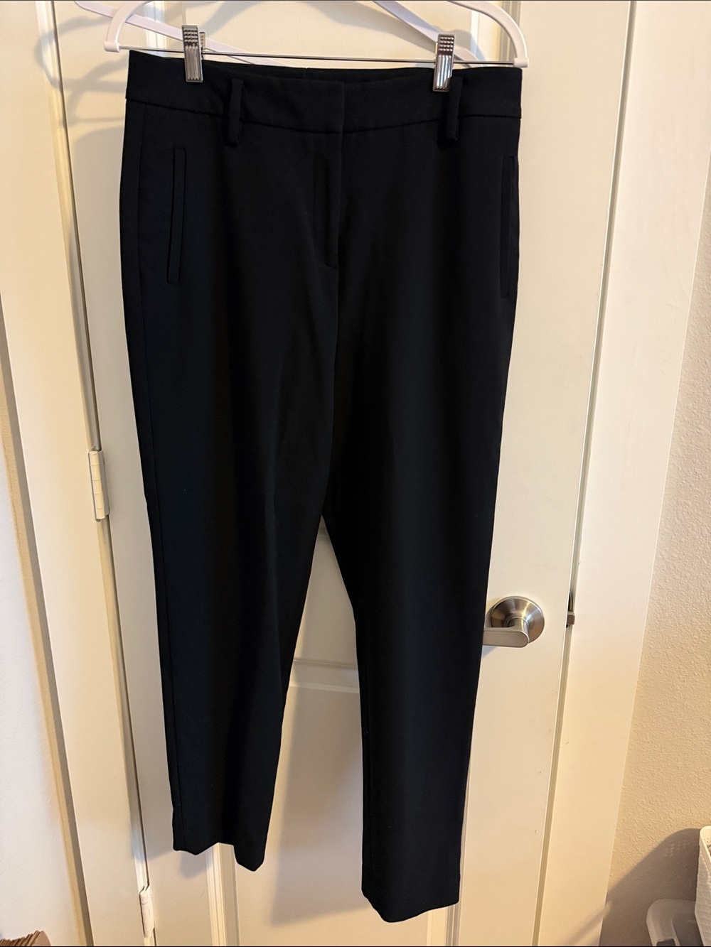 Halogen Black Women's Trousers. Front pockets.